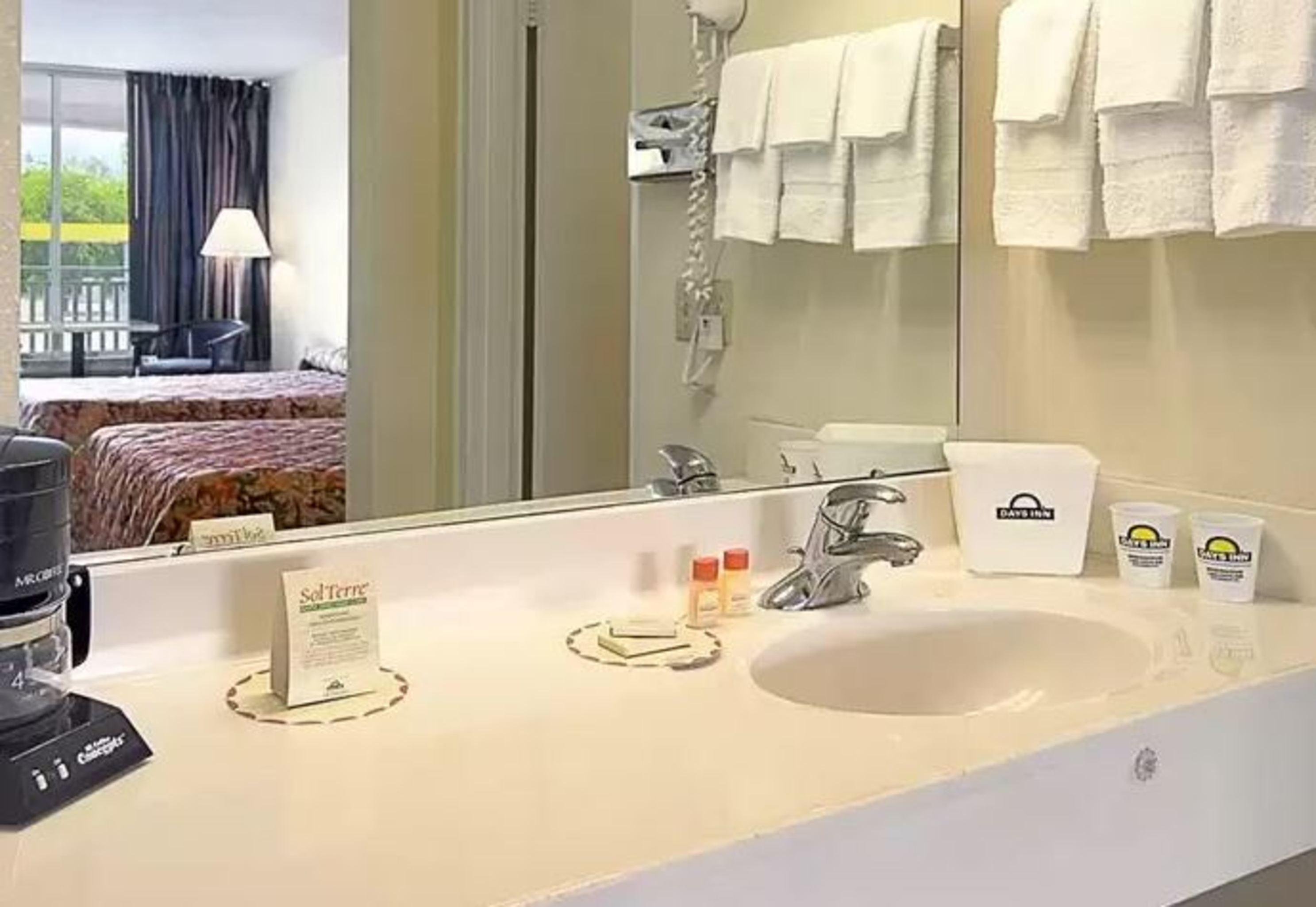 Days Inn By Wyndham Donalsonville Экстерьер фото